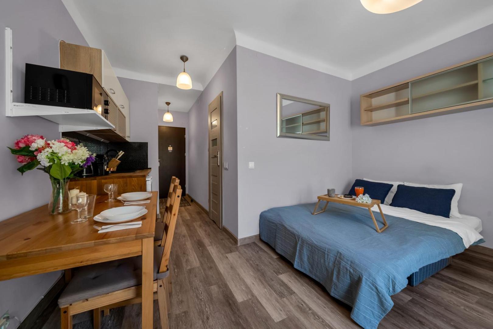 - Parks & Metro Nearby - By Rentujemy Appartement